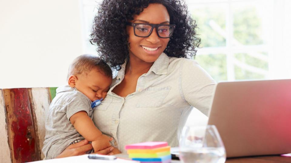 Leia mais sobre o artigo Mulheres: conciliar carreira e maternidade ainda é um desafio para a maioria