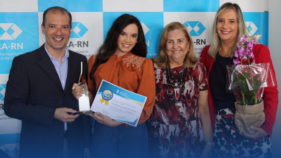 Read more about the article CRA-RN entrega troféu à vencedora do Prêmio Guerreiro Ramos 2021