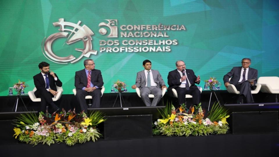 Read more about the article Conferência promove diálogo entre TCU, CGU e Conselhos Profissionais