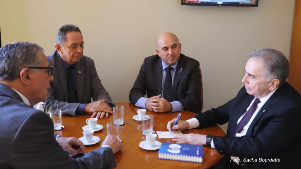 Leia mais sobre o artigo Encontro com deputado Leônidas Cristino fortalece Jubileu da Administração