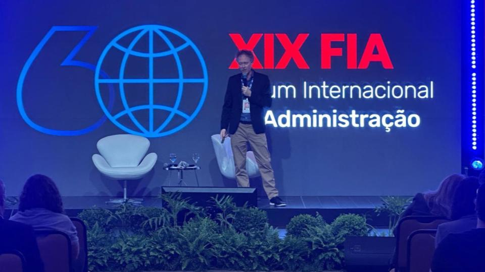 Leia mais sobre o artigo Futuro e Co-inteligência é tema de palestra no segundo dia de FIA 2025