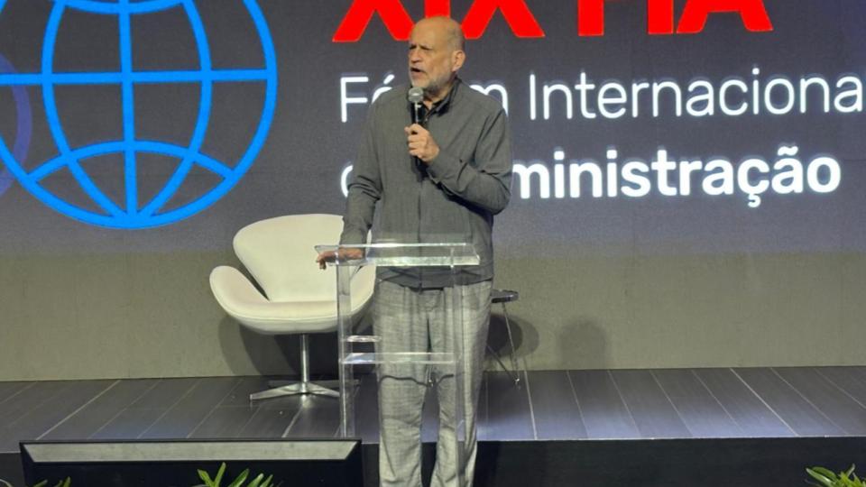 Leia mais sobre o artigo Clóvis de Barros encerra palestra do FIA 2025 com o tema espiritualidade